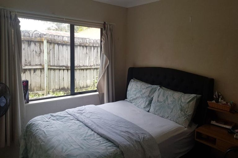 Photo of property in 3 Boderg Way, East Tamaki, Auckland, 2016