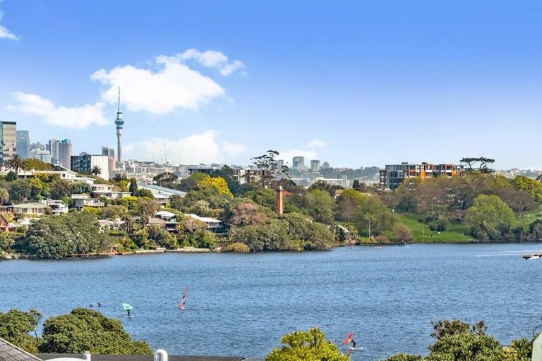 Photo of property in 2/90 Kitchener Road, Milford, Auckland, 0620