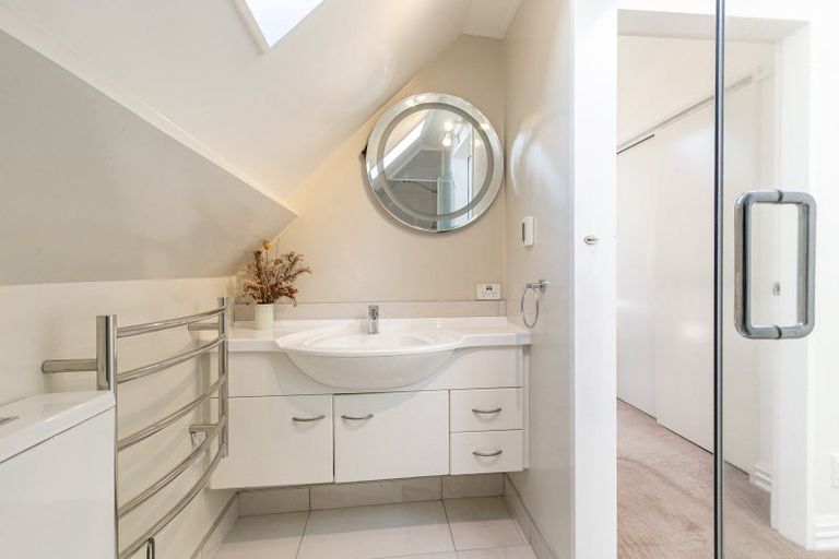 Photo of property in 16j Hobson Street, Thorndon, Wellington, 6011