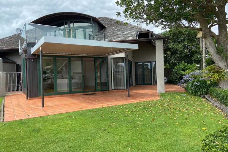 Photo of property in 1/16 Clifton Road, Hauraki, Auckland, 0622