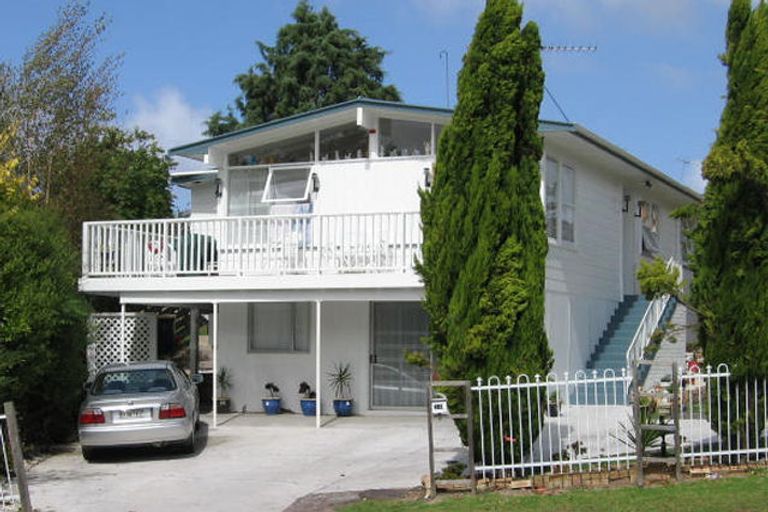 Photo of property in 24 Temuri Place, Glendene, Auckland, 0602