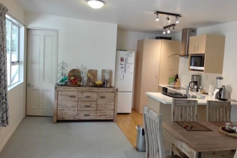 Photo of property in 16a Forrest Hill Road, Forrest Hill, Auckland, 0620