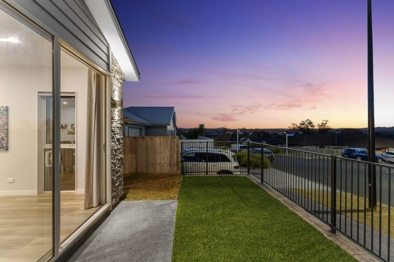 Photo of property in 10 Barrique Road, Kumeu, 0810