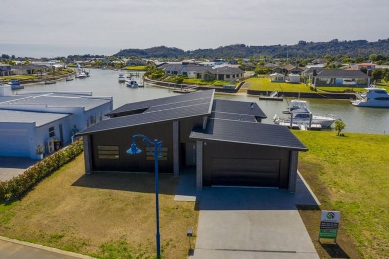 Photo of property in 14 Lady Jocelyn Place, Whitianga, 3510