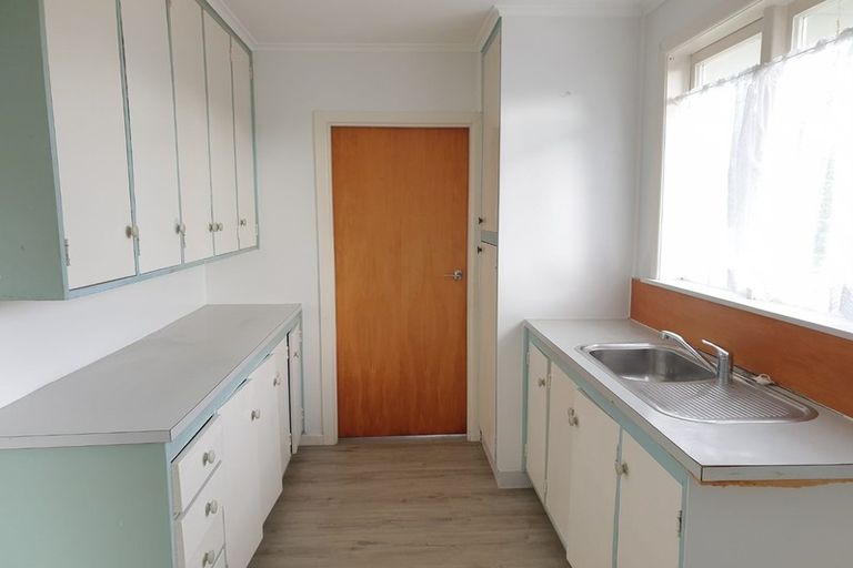 Photo of property in 24 Hinau Street, New Lynn, Auckland, 0600