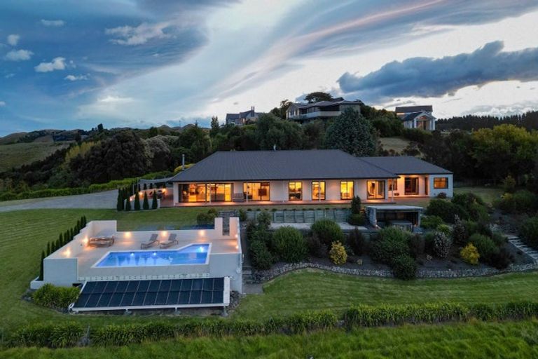 Photo of property in 124 Puketapu Road, Taradale, Napier, 4112