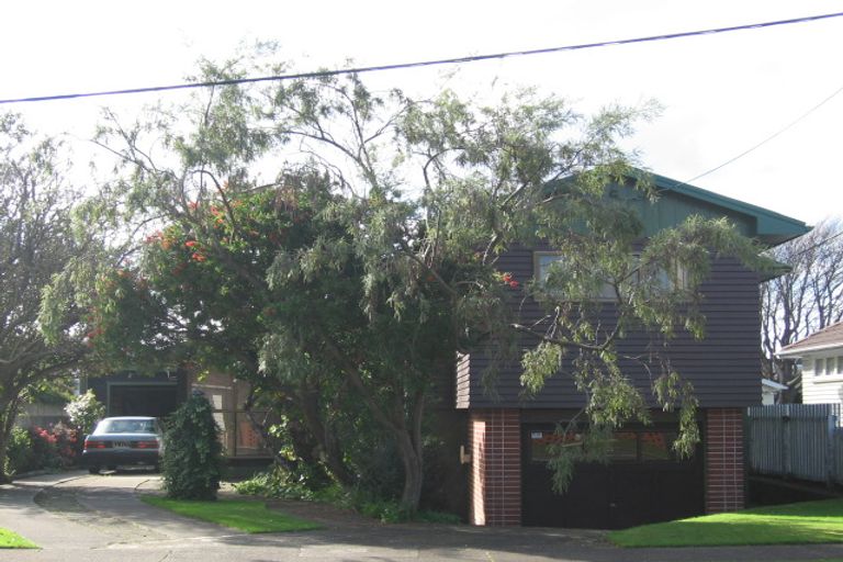 Photo of property in 27 Holyoake Crescent, Avalon, Lower Hutt, 5011