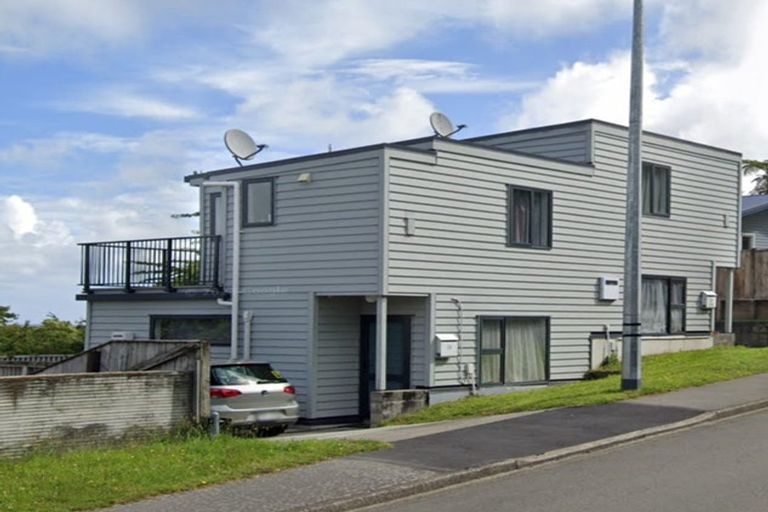 Photo of property in 31 Stewart Drive, Newlands, Wellington, 6037