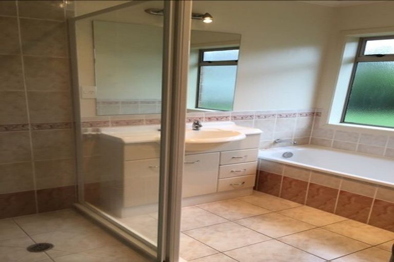 Photo of property in 5 Shankill Place, East Tamaki, Auckland, 2013