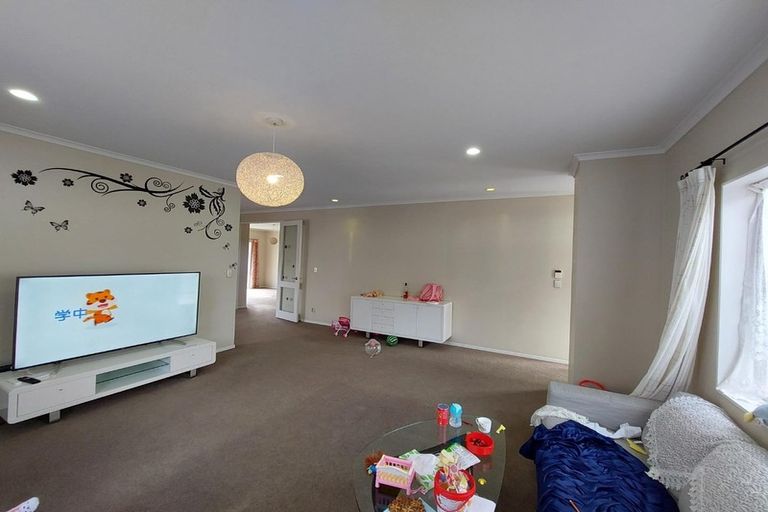 Photo of property in 16h Lincoln Road, Henderson, Auckland, 0610