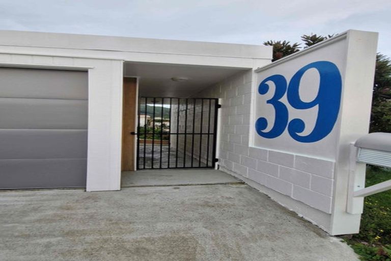 Photo of property in 39 Milne Terrace, Island Bay, Wellington, 6023