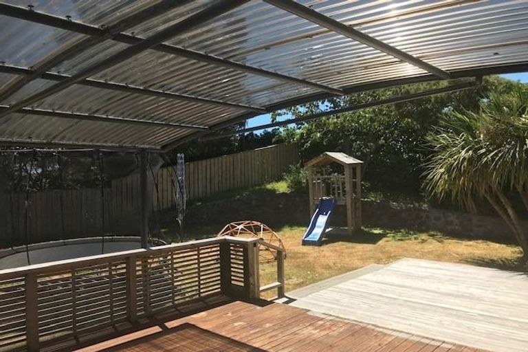 Photo of property in 6 Gaff Place, Whitby, Porirua, 5024