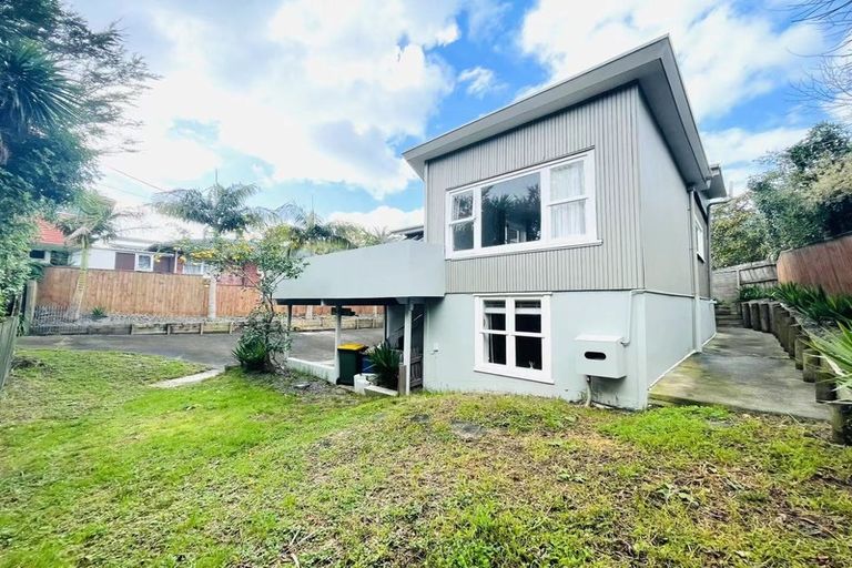 Photo of property in 1/22 Northumberland Avenue, Belmont, Auckland, 0622