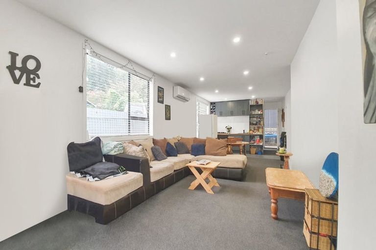 Photo of property in 38 Hawkhurst Road, Lyttelton, 8082