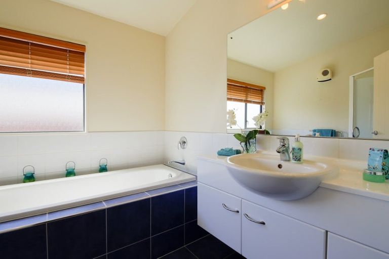 Photo of property in 28a James Cook Drive, Whitby, Porirua, 5024