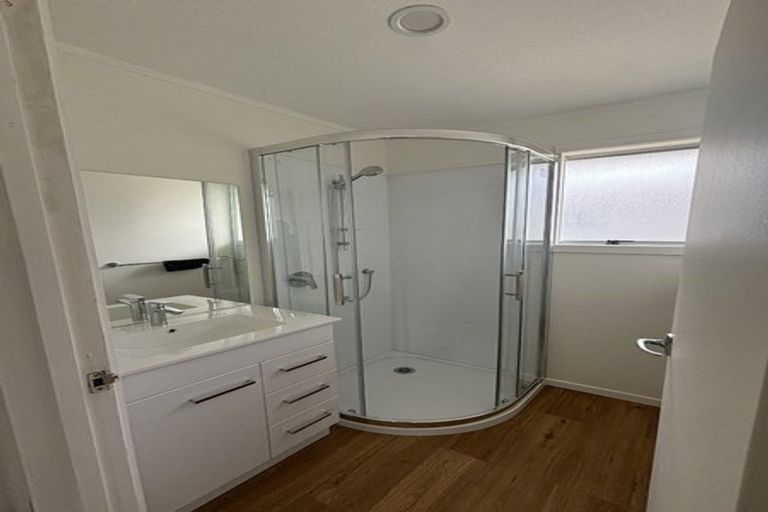 Photo of property in 1/79 West Coast Road, Glen Eden, Auckland, 0602