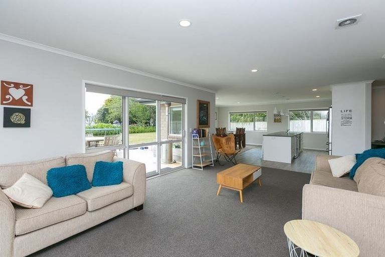Photo of property in 5 Cross Street, Lepperton, New Plymouth, 4373
