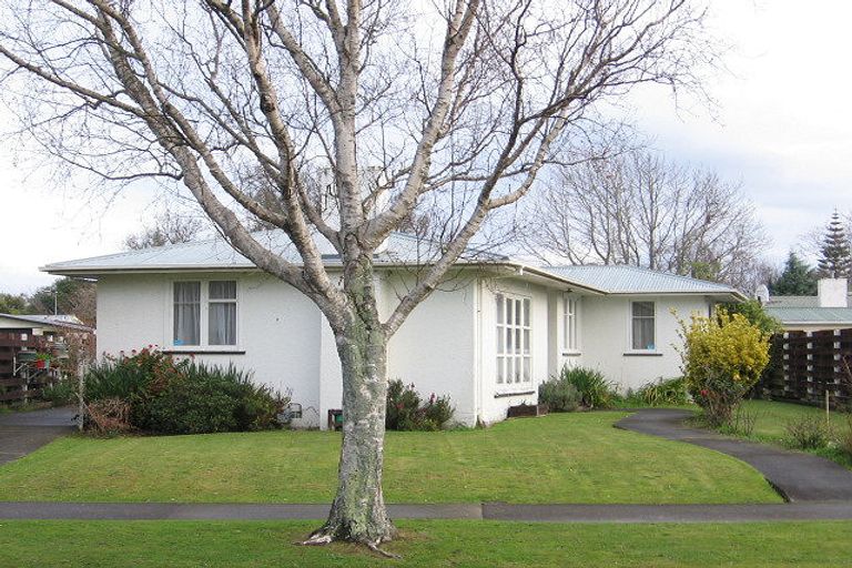 Photo of property in 12 Ruamahanga Crescent, Terrace End, Palmerston North, 4410
