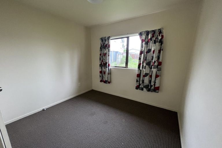 Photo of property in 2/17 Park Road, Glenfield, Auckland, 0629