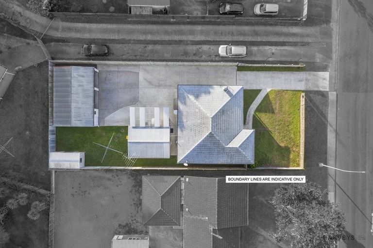 Photo of property in 42 Castleford Street, Green Bay, Auckland, 0604