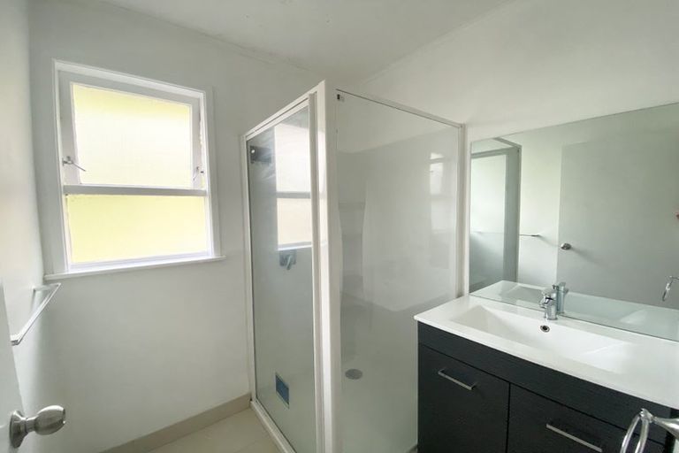 Photo of property in 93 Fairclough Road, Beach Haven, Auckland, 0626