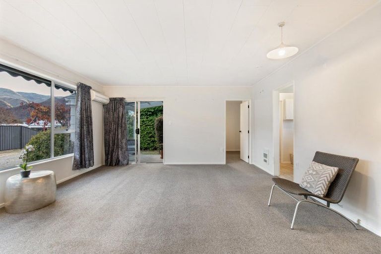 Photo of property in 10 Adamson Drive, Arrowtown, 9302