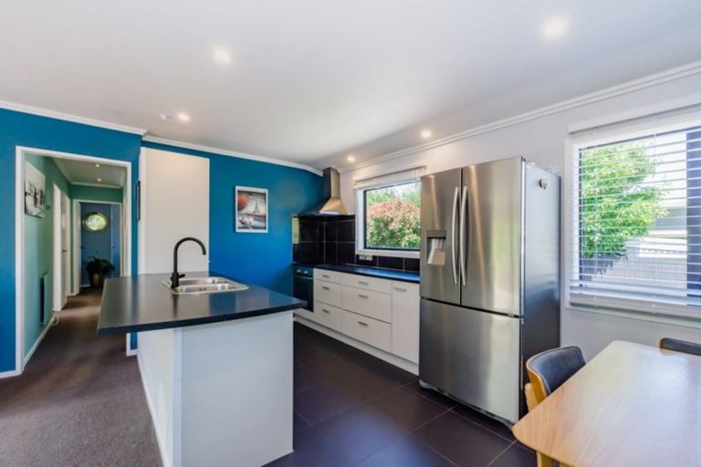 Photo of property in 3b Campion Road, Waikanae Beach, Waikanae, 5036