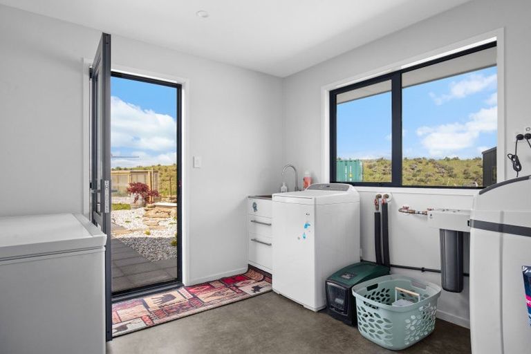 Photo of property in 27 Lapins Way, Waikerikeri, Alexandra, 9391