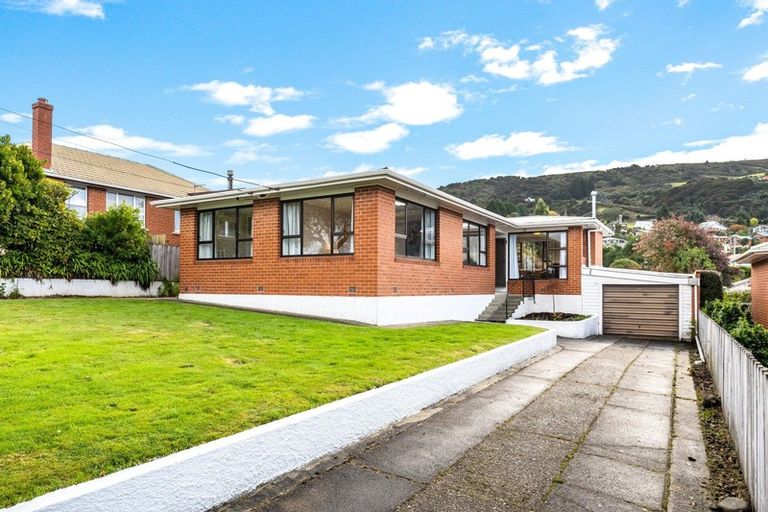 Photo of property in 111 Centennial Avenue, Helensburgh, Dunedin, 9010