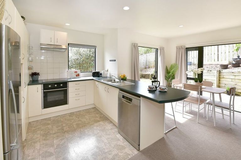 Photo of property in 13b Sunnydale Place, Oteha, Auckland, 0632