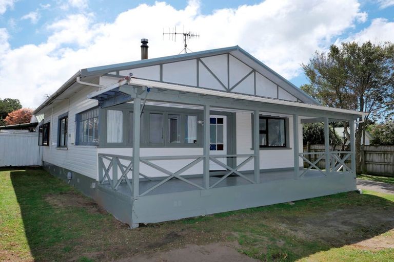 Photo of property in 129 Arawhata Road, Paraparaumu, 5032