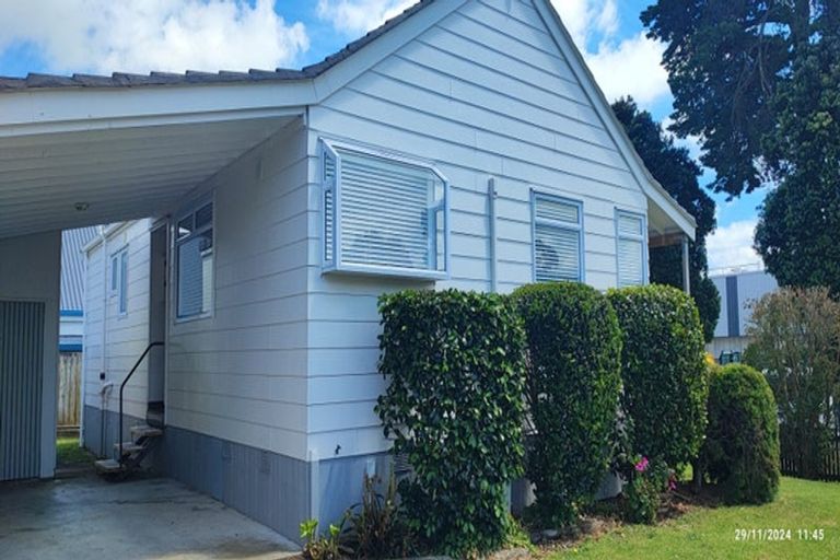 Photo of property in 1/1 Tomintoul Place, Highland Park, Auckland, 2010