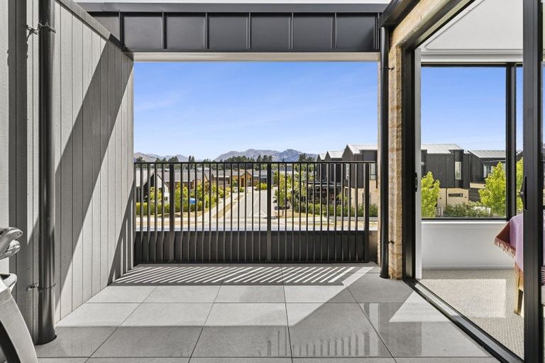 Photo of property in 3/5 Northlake Drive, Wanaka, 9305