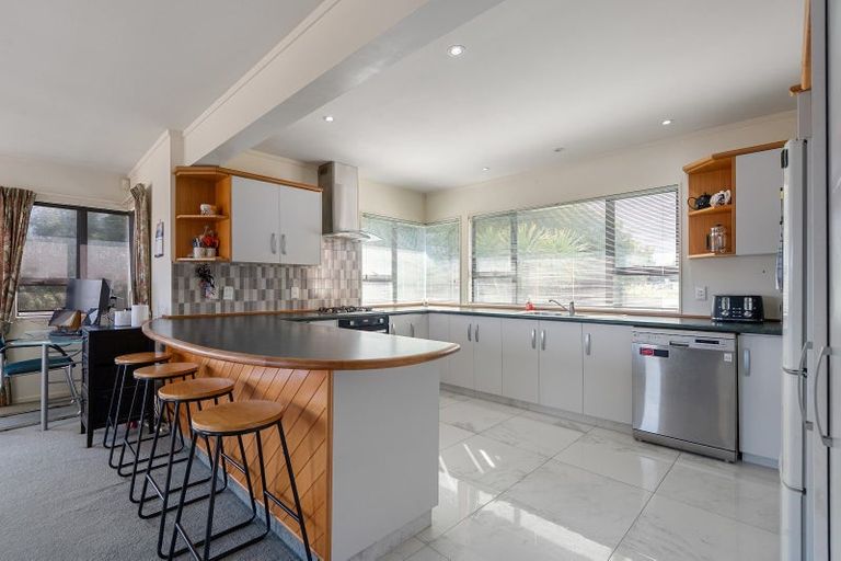 Photo of property in 60 Molyneux Close, Whitby, Porirua, 5024