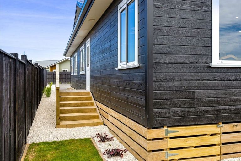 Photo of property in 22 Maple Crescent, Whalers Gate, New Plymouth, 4310