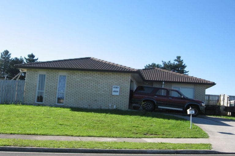 Photo of property in 16 Derryveagh Lane, Weymouth, Auckland, 2103