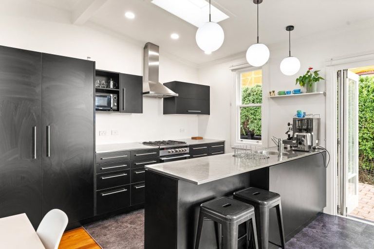 Photo of property in 3 Strathmore Crescent, Roslyn, Dunedin, 9010