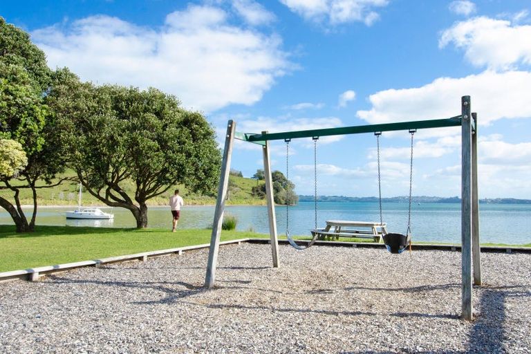 Photo of property in 10 Kookaburra Drive, Tawharanui Peninsula, Matakana, 0986