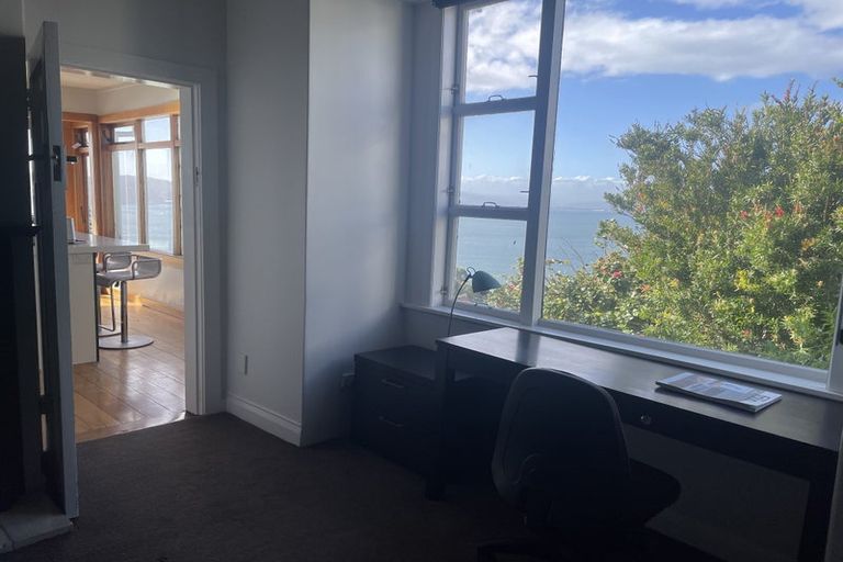 Photo of property in 17 Palliser Road, Roseneath, Wellington, 6011