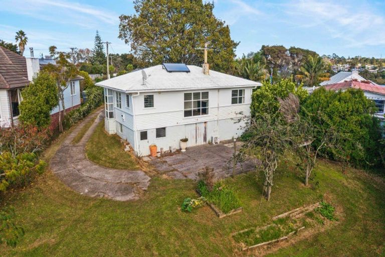 Photo of property in 15 Murray Road, Te Atatu Peninsula, Auckland, 0610