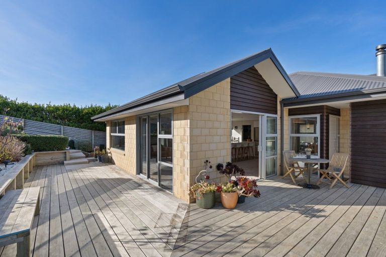 Photo of property in 37 Highgrove, Saint Clair, Dunedin, 9012