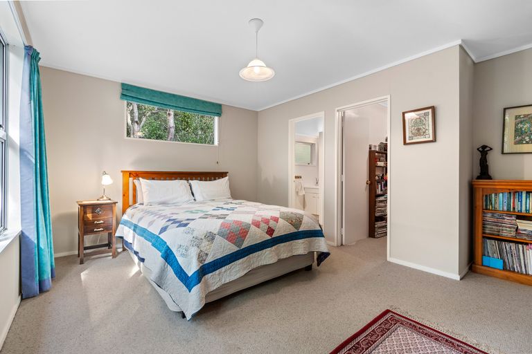 Photo of property in 11 Howard Street, Macandrew Bay, Dunedin, 9014