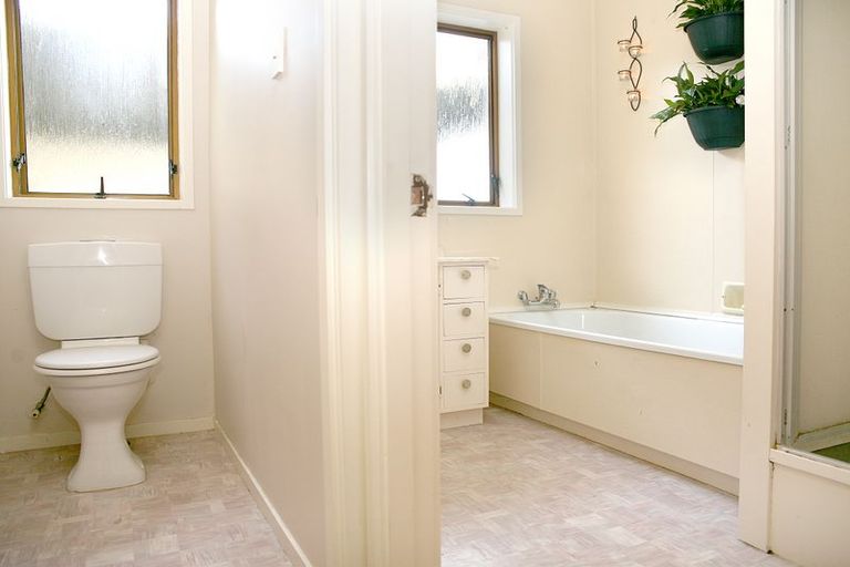 Photo of property in 2/1 Glengowan Place, Conifer Grove, Takanini, 2112