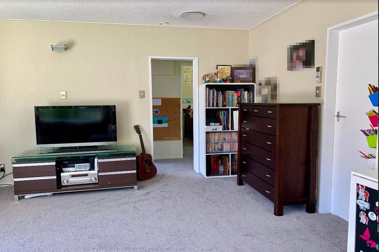 Photo of property in 2/13 Oswald Crescent, Paparangi, Wellington, 6037