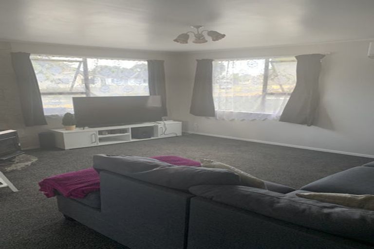 Photo of property in 2/4 Etherton Drive, Weymouth, Auckland, 2103