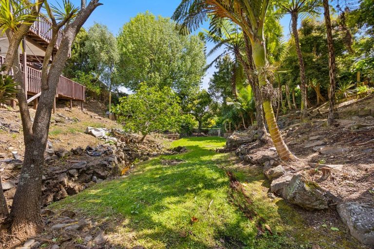 Photo of property in 26 Pickwick Parade, Mellons Bay, Auckland, 2014