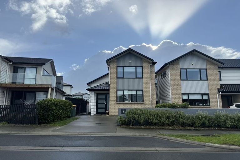 Photo of property in 4 Kearns Drive, Hobsonville, Auckland, 0616