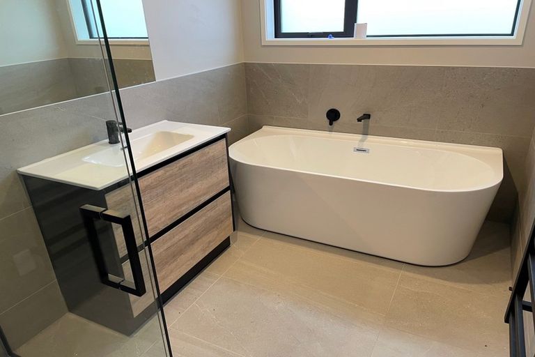 Photo of property in 2 Tahuna Minhinnick Drive, Glenbrook, 2681