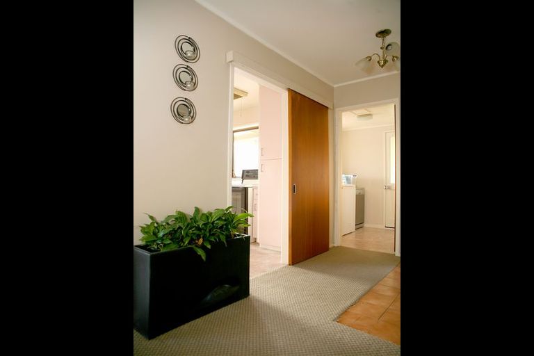 Photo of property in 2/1 Glengowan Place, Conifer Grove, Takanini, 2112