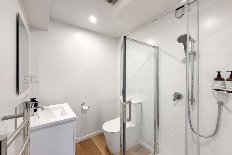 Photo of property in 56 Rangiora Avenue, Kaiwharawhara, Wellington, 6035